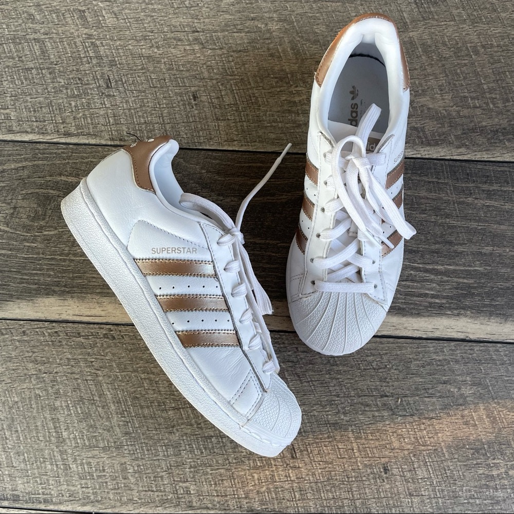 Adidas Superstar Copper metallic stripes Size 6